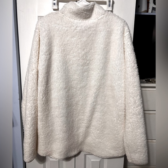 Crown and Ivy Sherpa Pullover - Picture 3 of 4